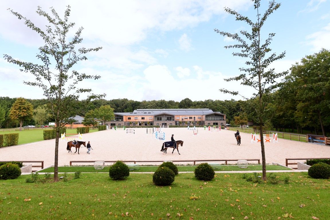 Centro equestre na Alemanha - Cavalos de salto